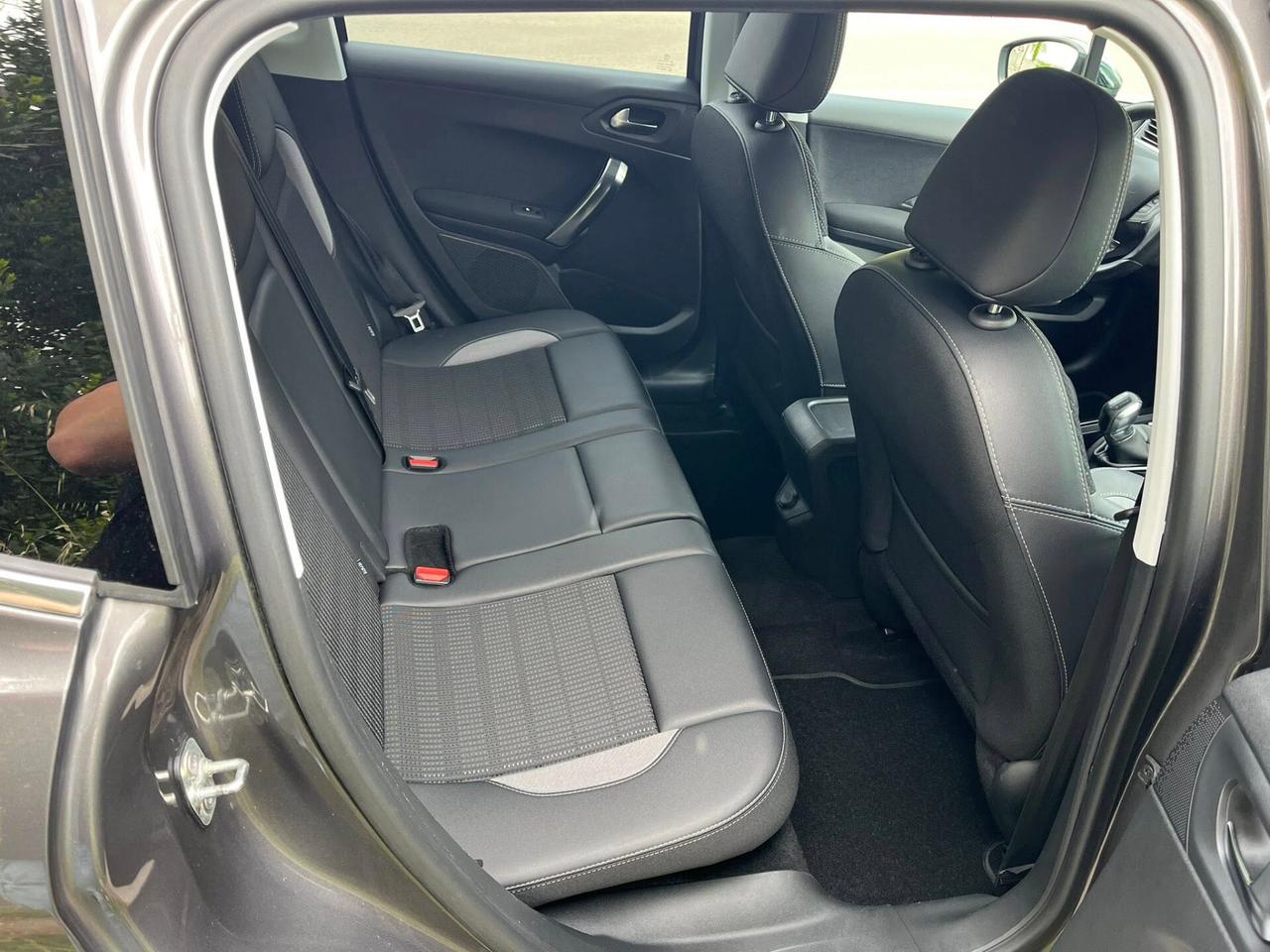 Peugeot 2008 1.6 BlueHDi 100CV Allure