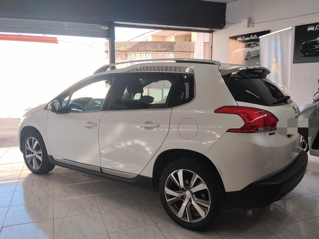 Peugeot 2008 1.6 diesel 2015 CON GARANZIA