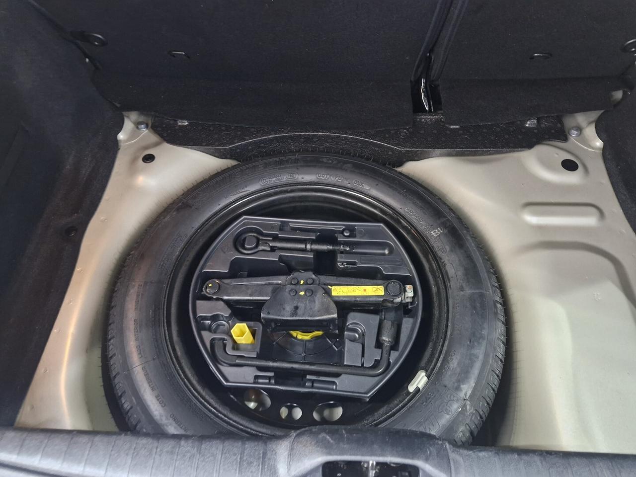 PEUGEOT 208 1.4 HDi 68CV ALLURE