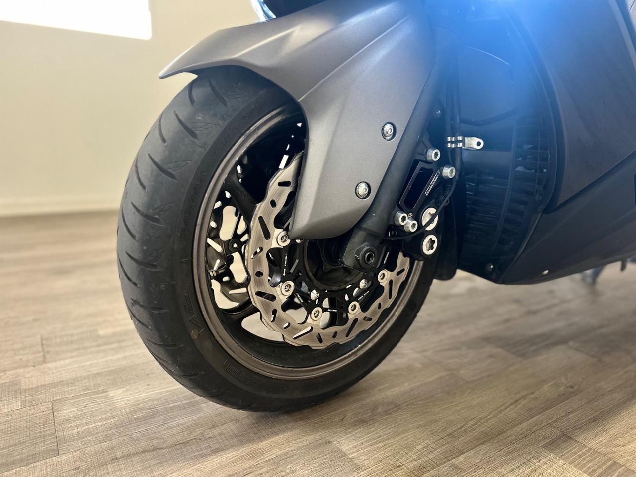 Yamaha TMAX 530 Iron Max SCARICO AKRAPOVIC
