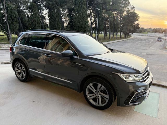 VOLKSWAGEN Tiguan 2.0 TDI 150 CV SCR DSG R-Line LUCI AMBIENTE