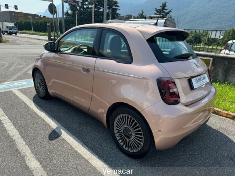 FIAT 500 Icon Berlina -TETTO PANORAMICO-NAV -CAMERA 360°! SOLO KM 40500!