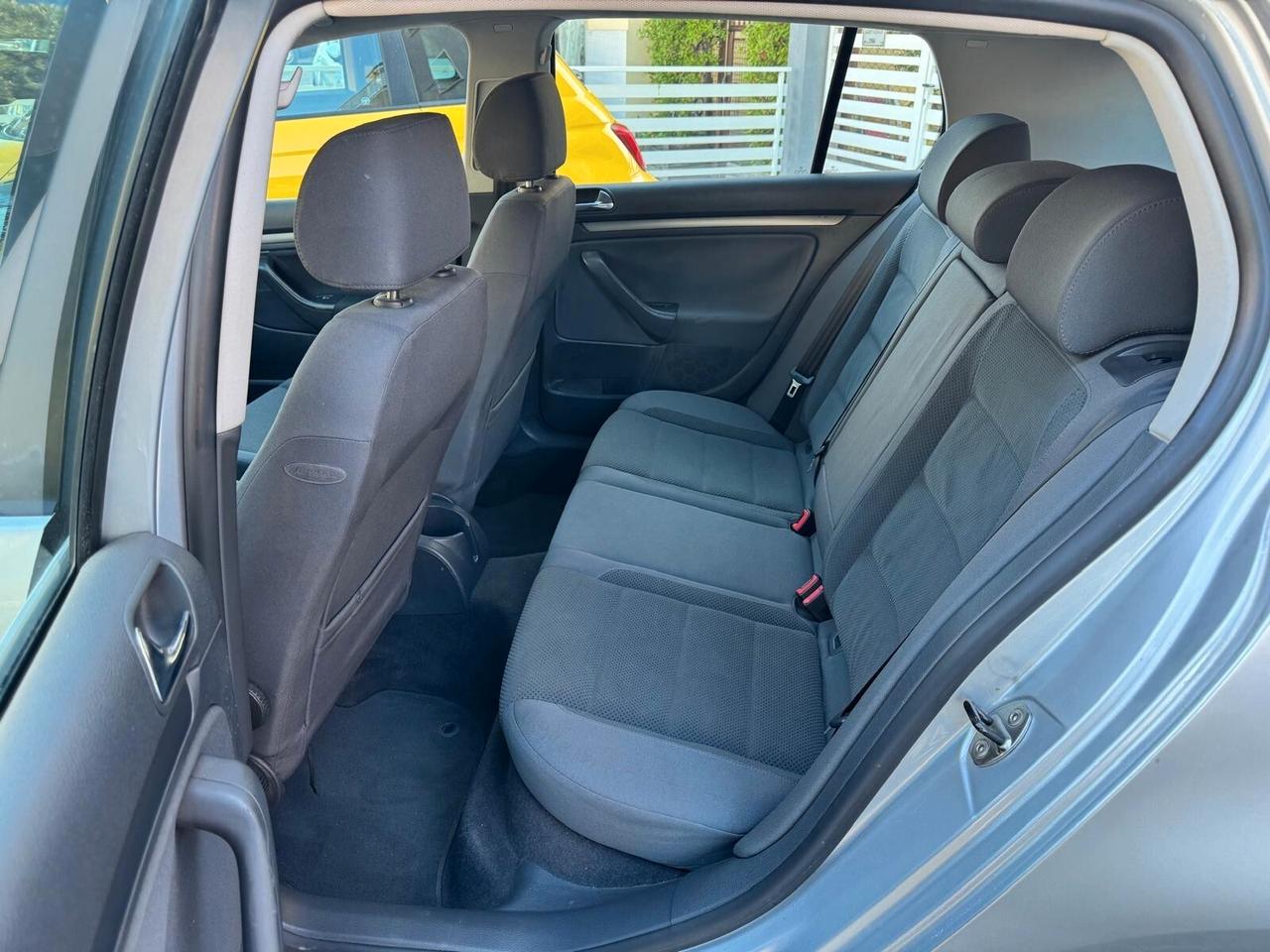 VW GOLF 1.6 16V FSI 5p. NEOPATENTATI