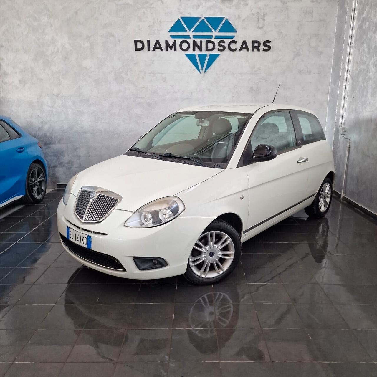 Lancia Ypsilon 1.3 MJT 75 CV Unyca