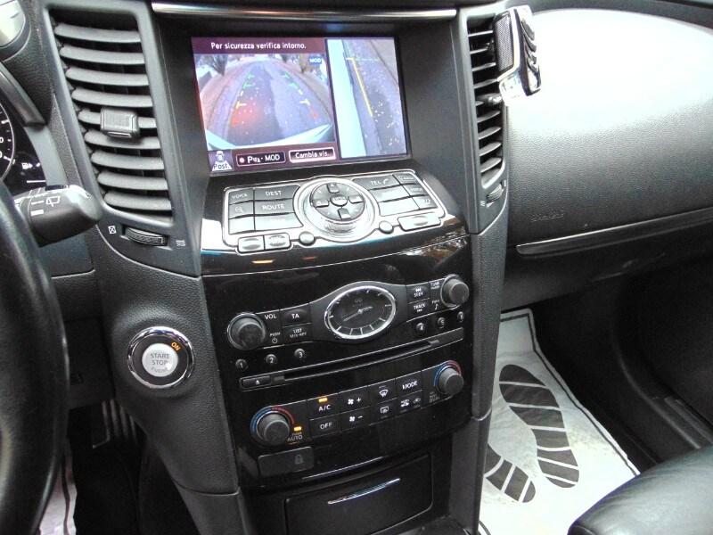 INFINITI QX70 3.0 diesel V6 AT S Premium