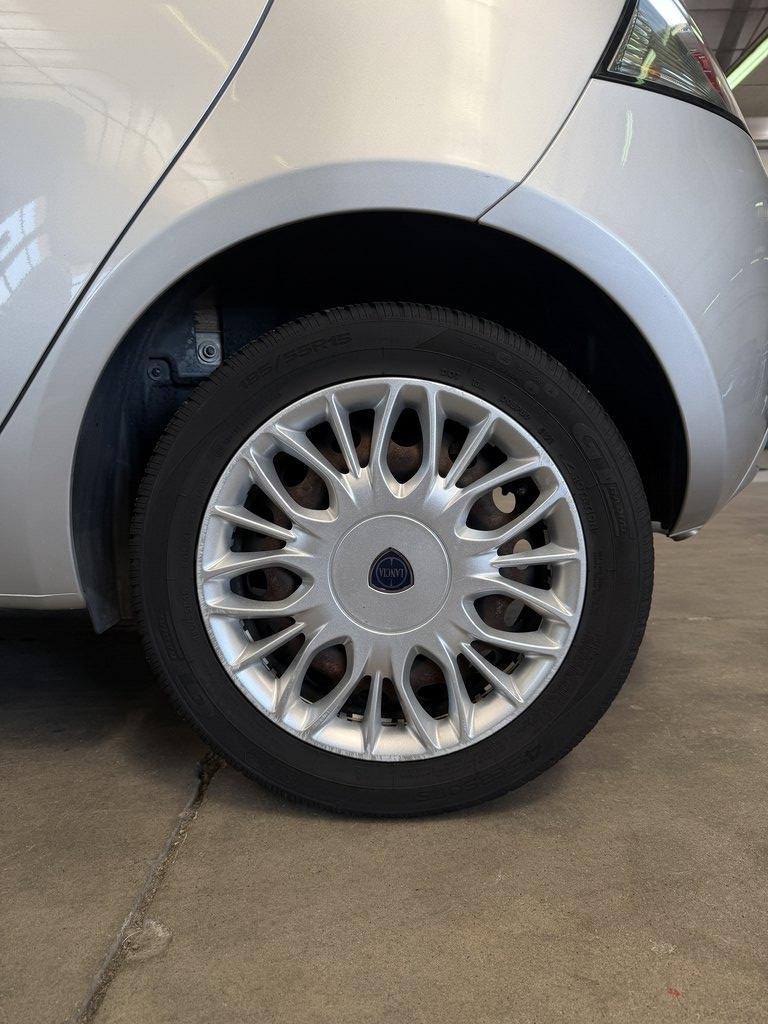 Lancia Ypsilon 5 Porte 1.2 Silver