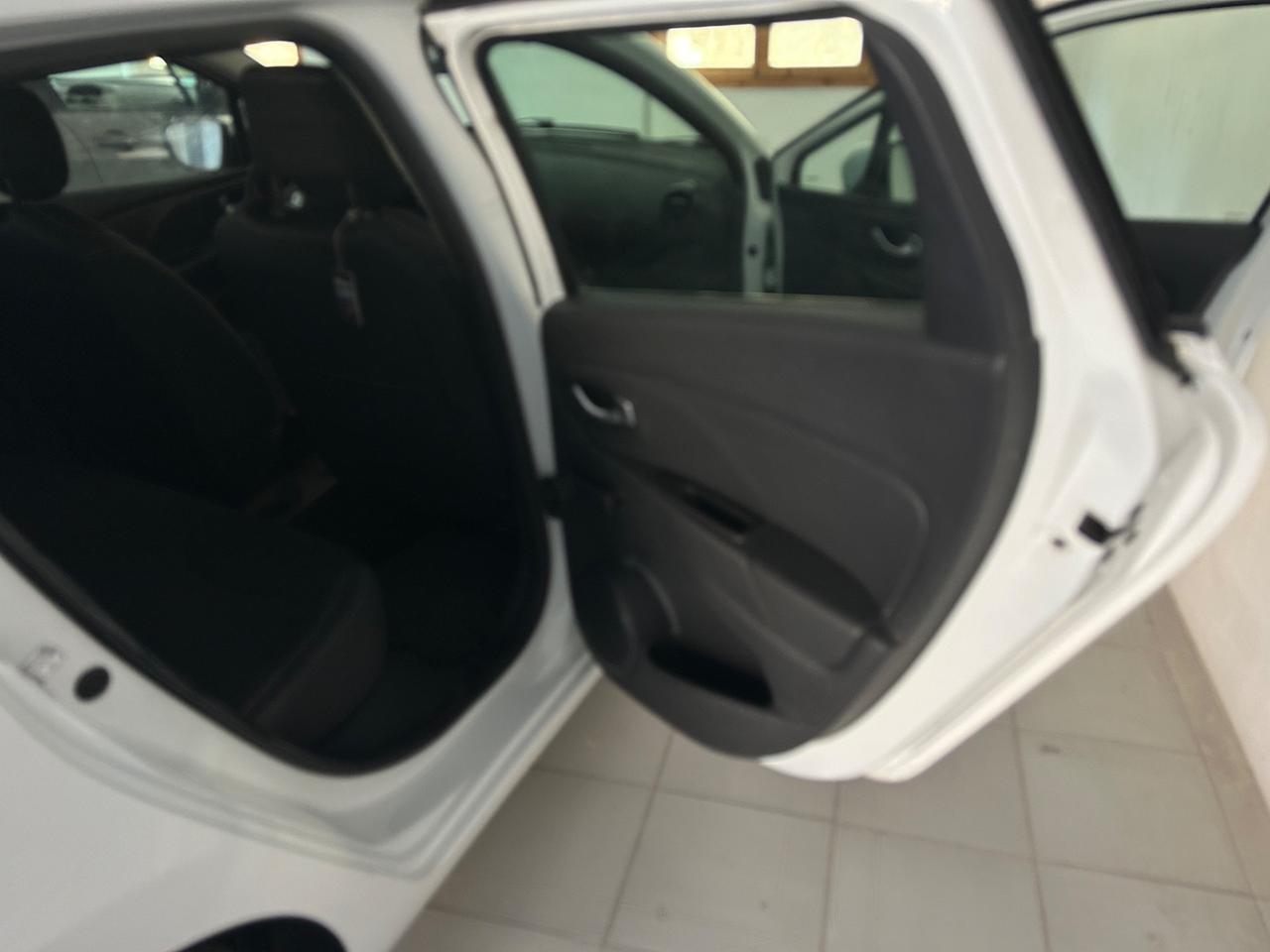Renault Clio dCi 8V 75 CV 5 porte Moschino Intens