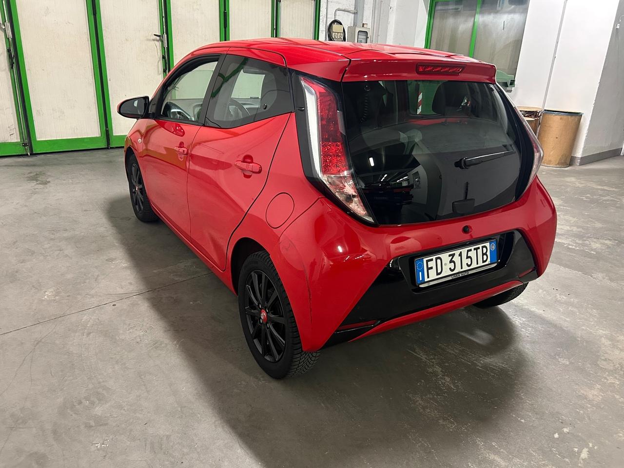 Toyota Aygo 1.0 VVT-i 69 CV 5 porte x-clusiv MMT