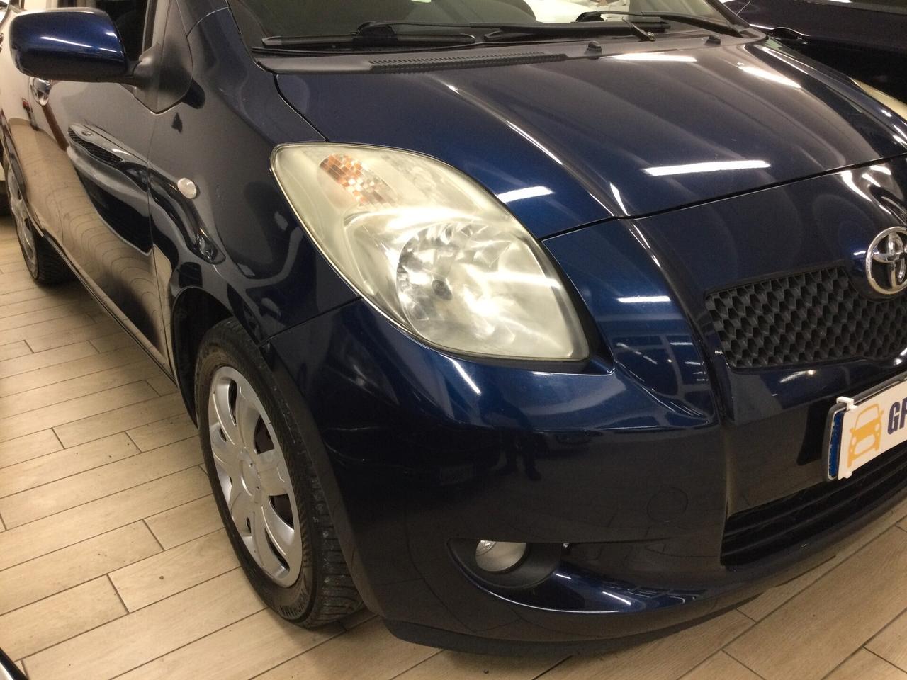 Toyota Yaris 1.3 5 porte Luna