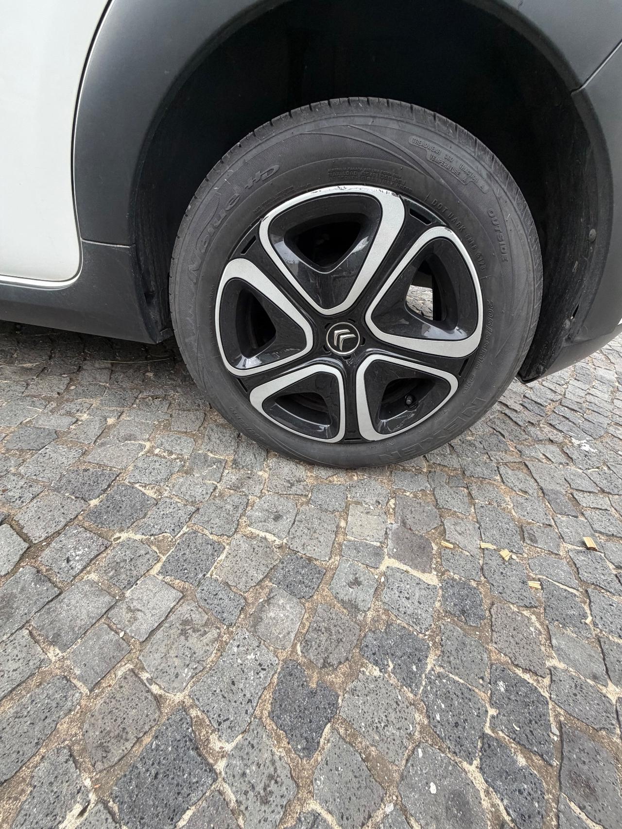 Citroen C3 83cv Benzina 5 porte Shine Navi bicolor pdc