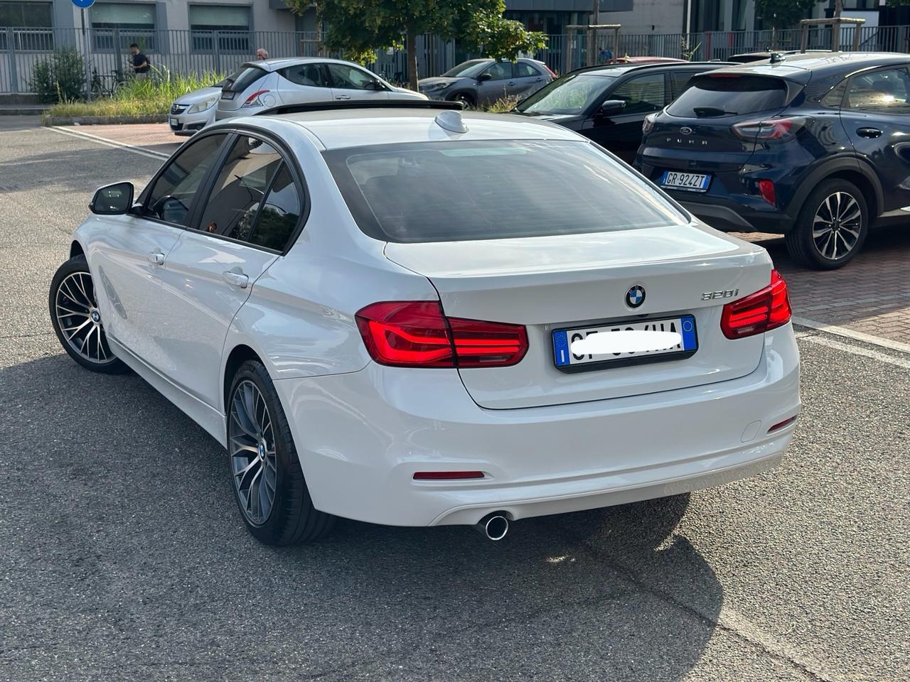 Bmw 320i berlina Business Advantage aut.