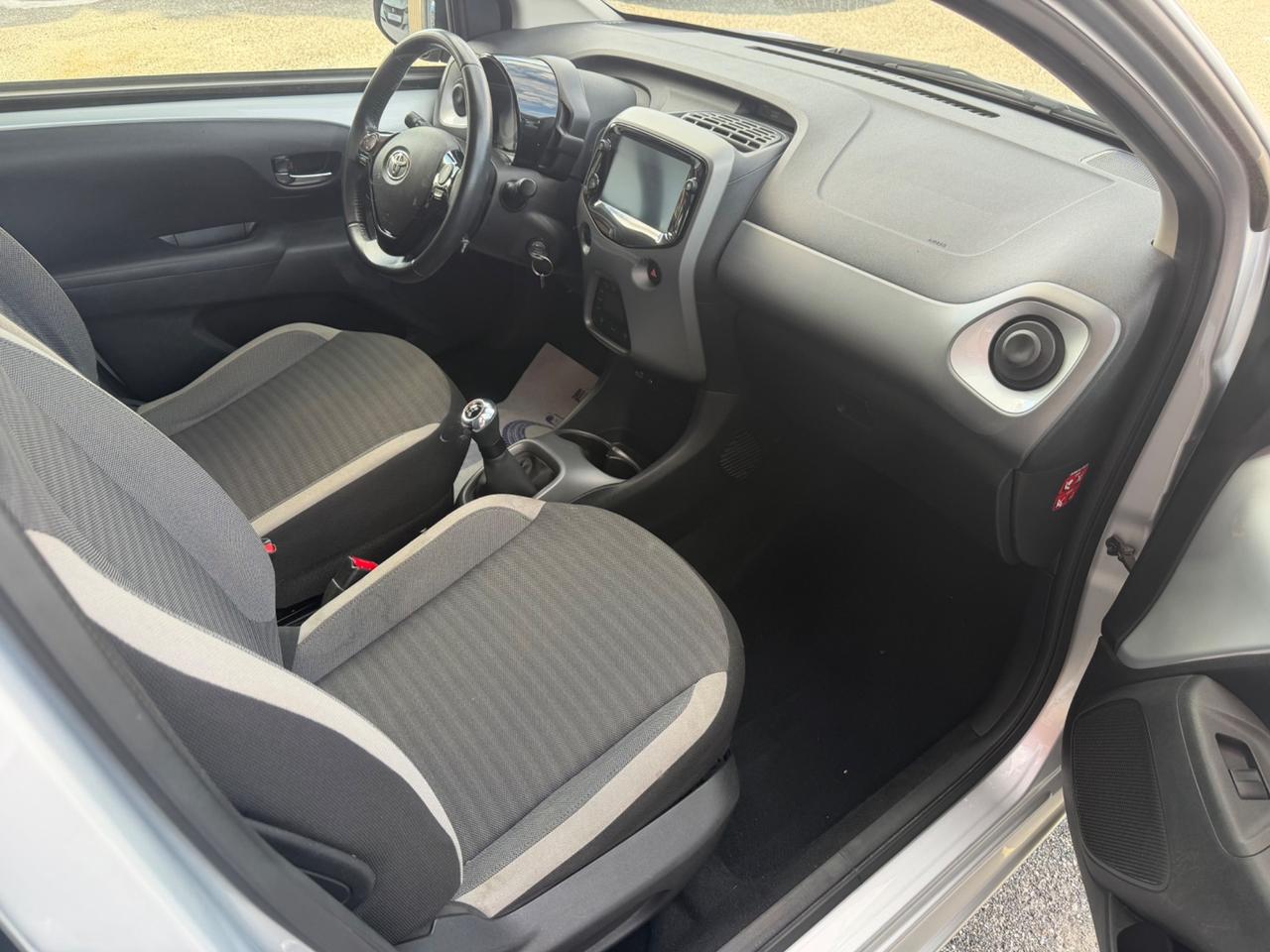 Toyota Aygo Connect 1.0 72 CV 5 porte x-wave