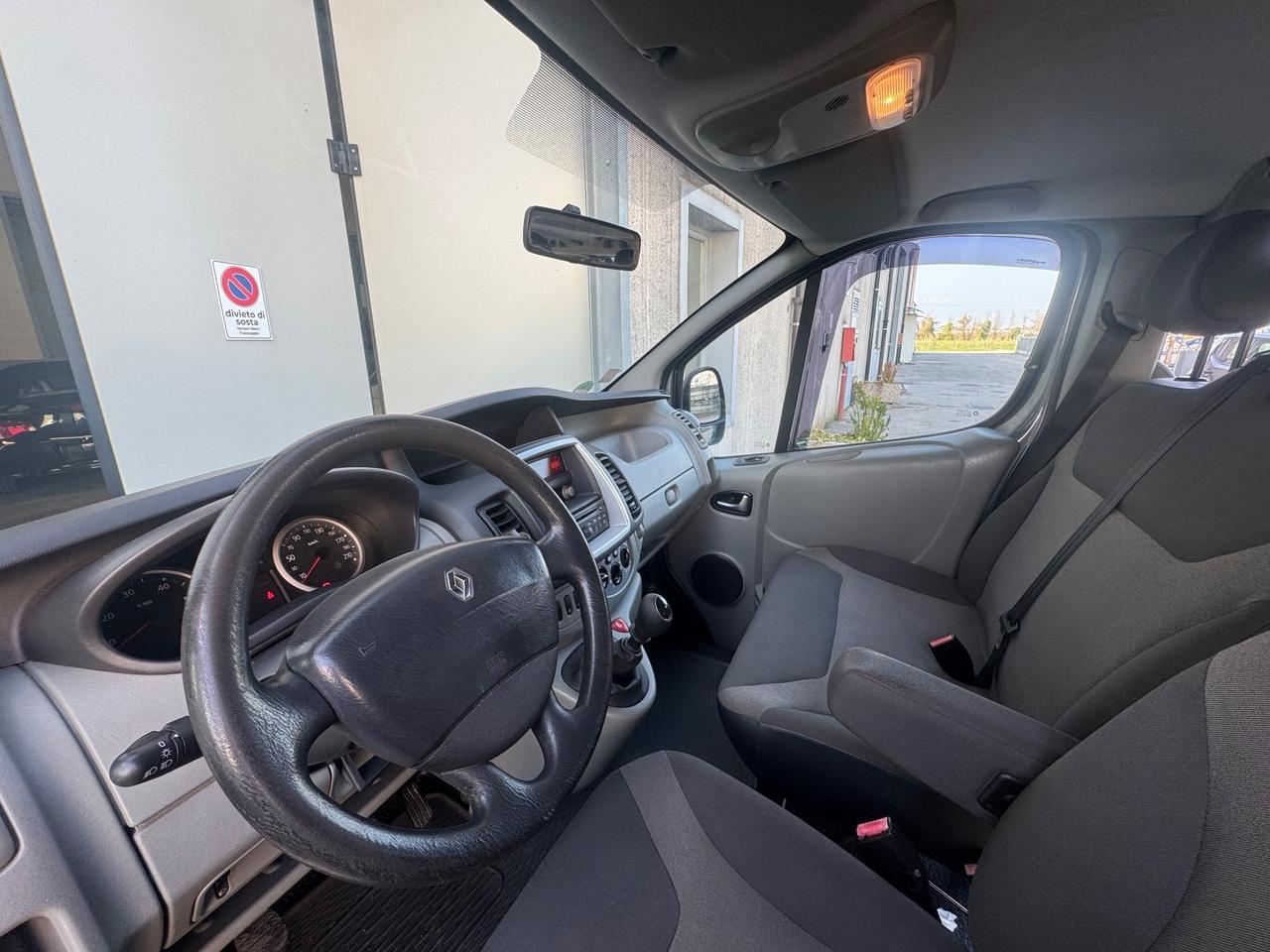 Renault Trafic 2.0 dci 9 posti