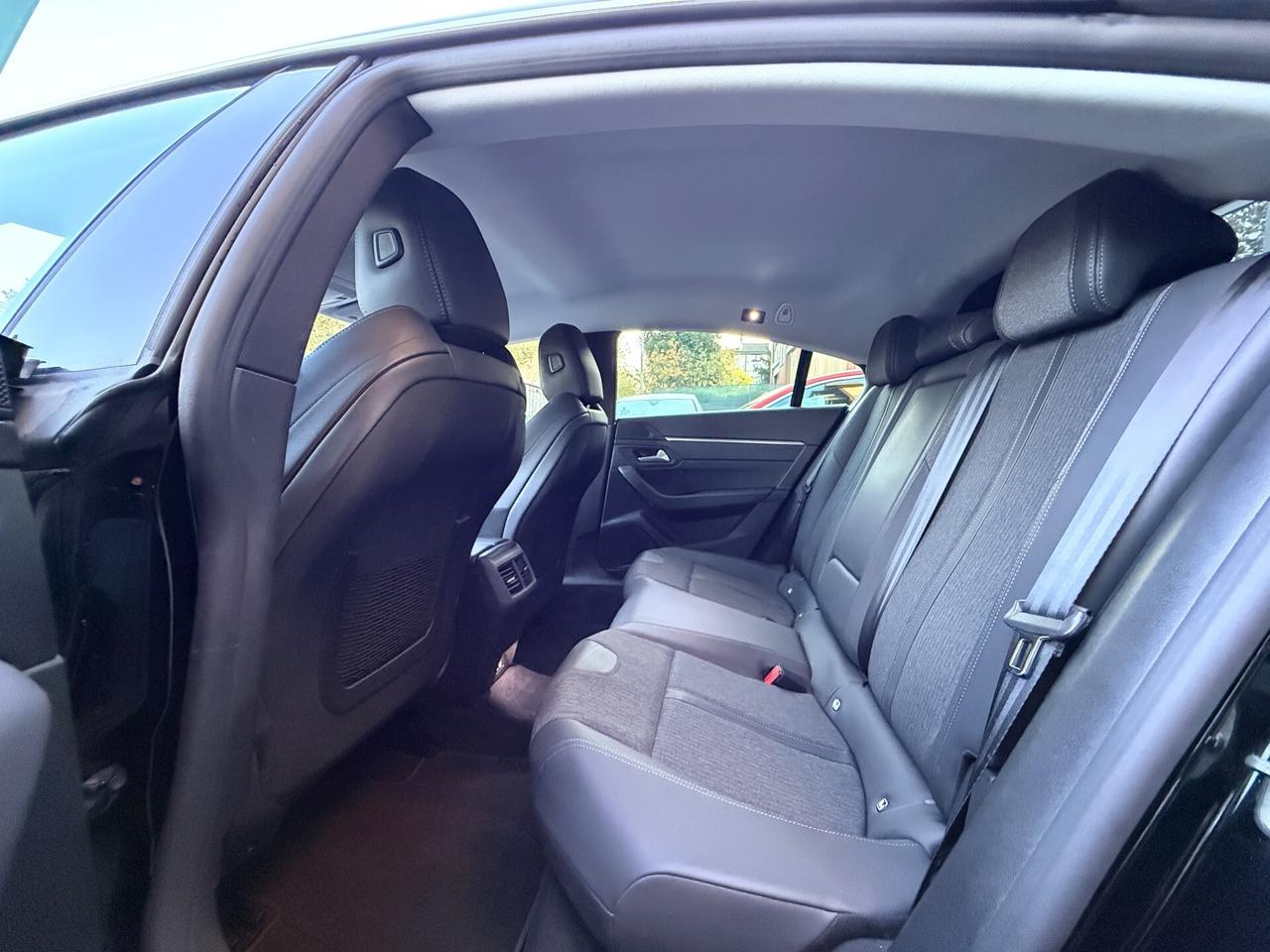 Peugeot 508 Plug-in Hybrid 225 e-EAT8 Allure Pack