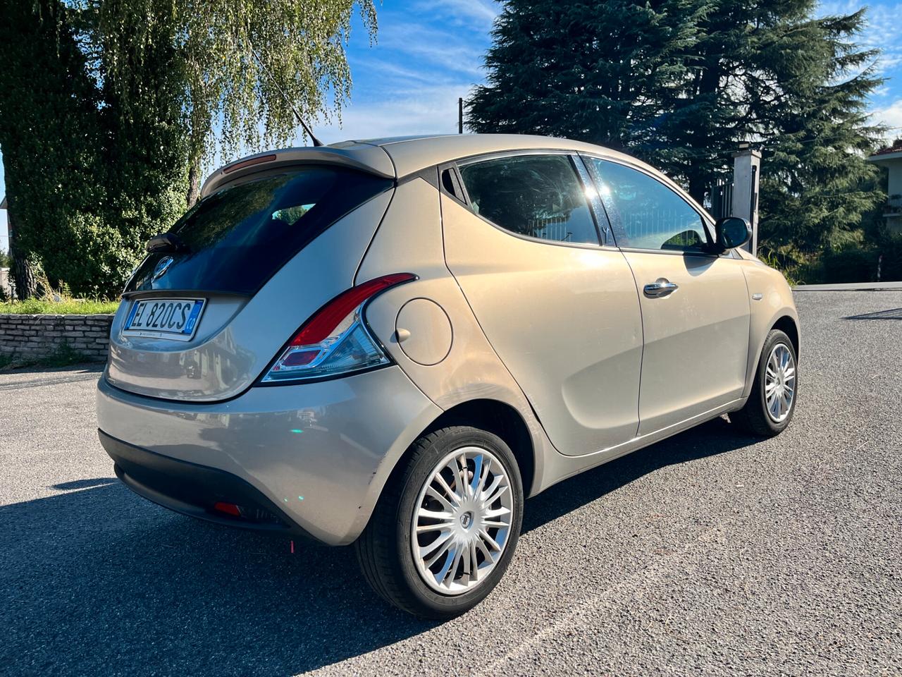 Lancia Ypsilon 1.2 69 CV 5 porte S&S Silver