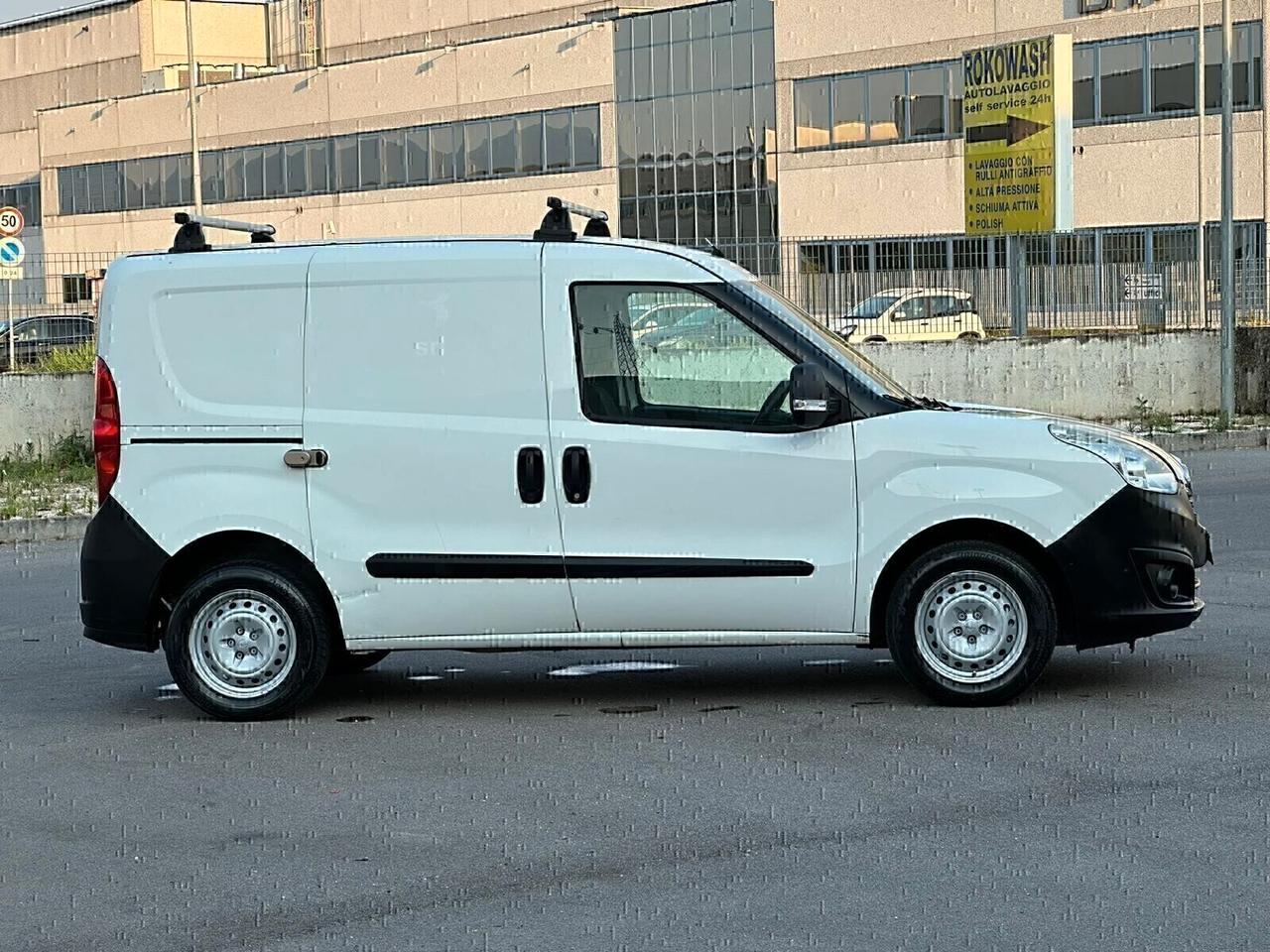 OPEL COMBO ANNO 2017 PRONTO ALL'USO! SUPER PREZZO!