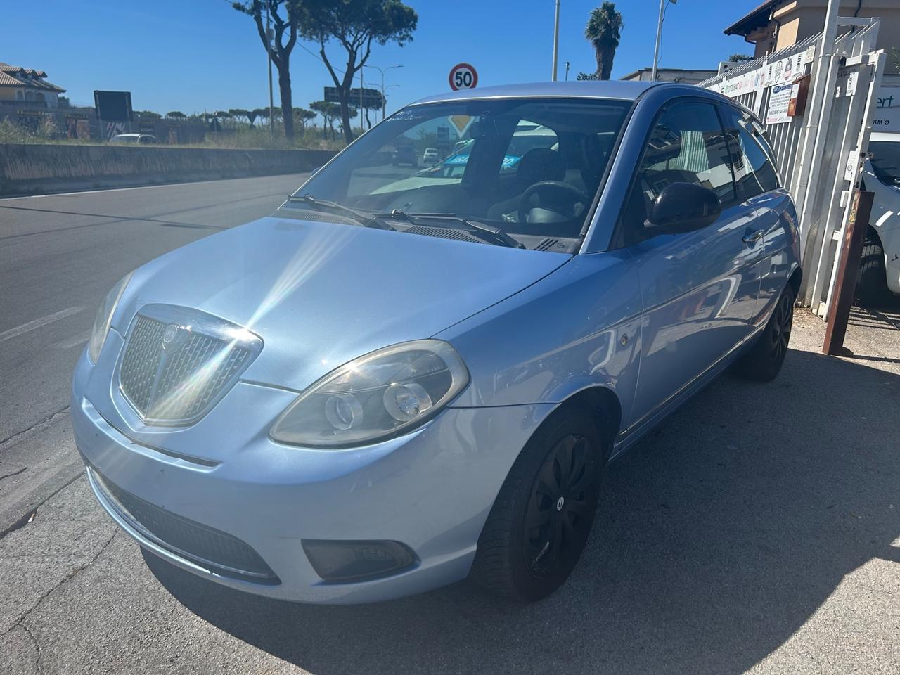 Lancia Ypsilon 1.2 69 CV Unyca
