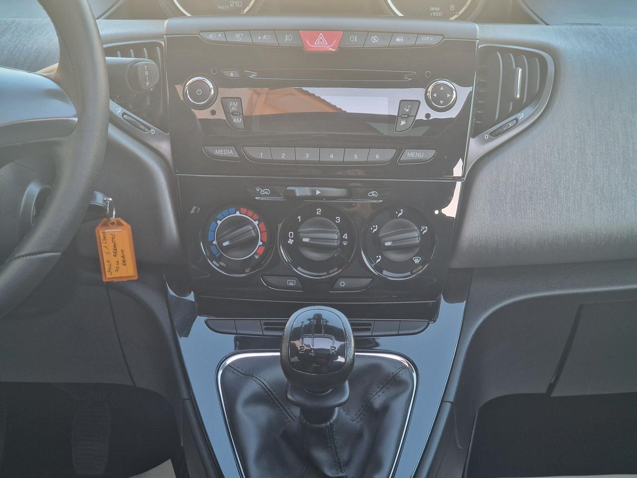 Lancia Ypsilon 1.2 benzina 70cv Tetto panoramico