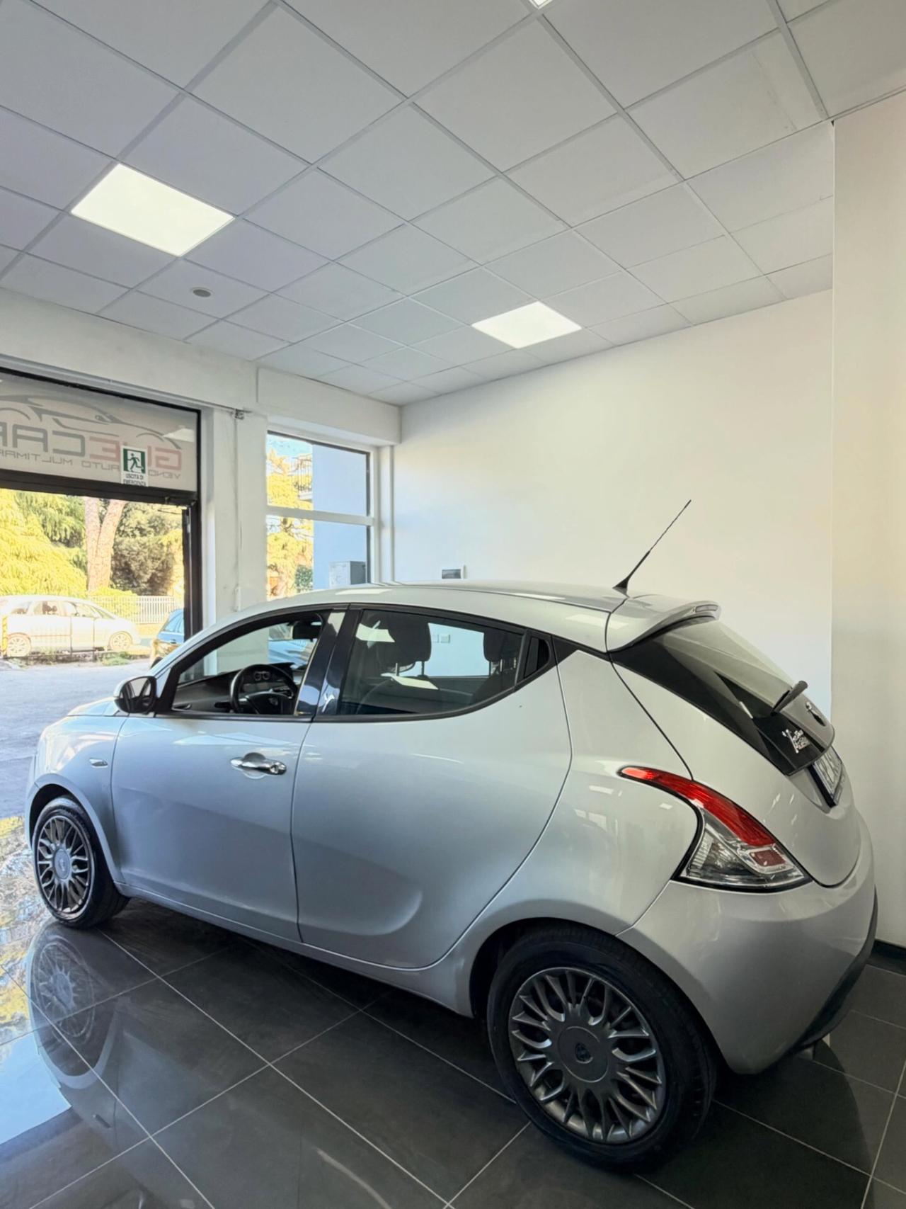 Lancia Ypsilon 1.2 69 CV 5 porte GPL Ecochic Silver