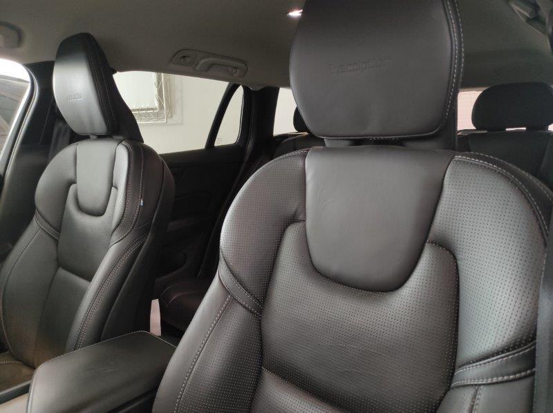 VOLVO V60 (2018-->) - V60 D3 AWD Geartronic Business