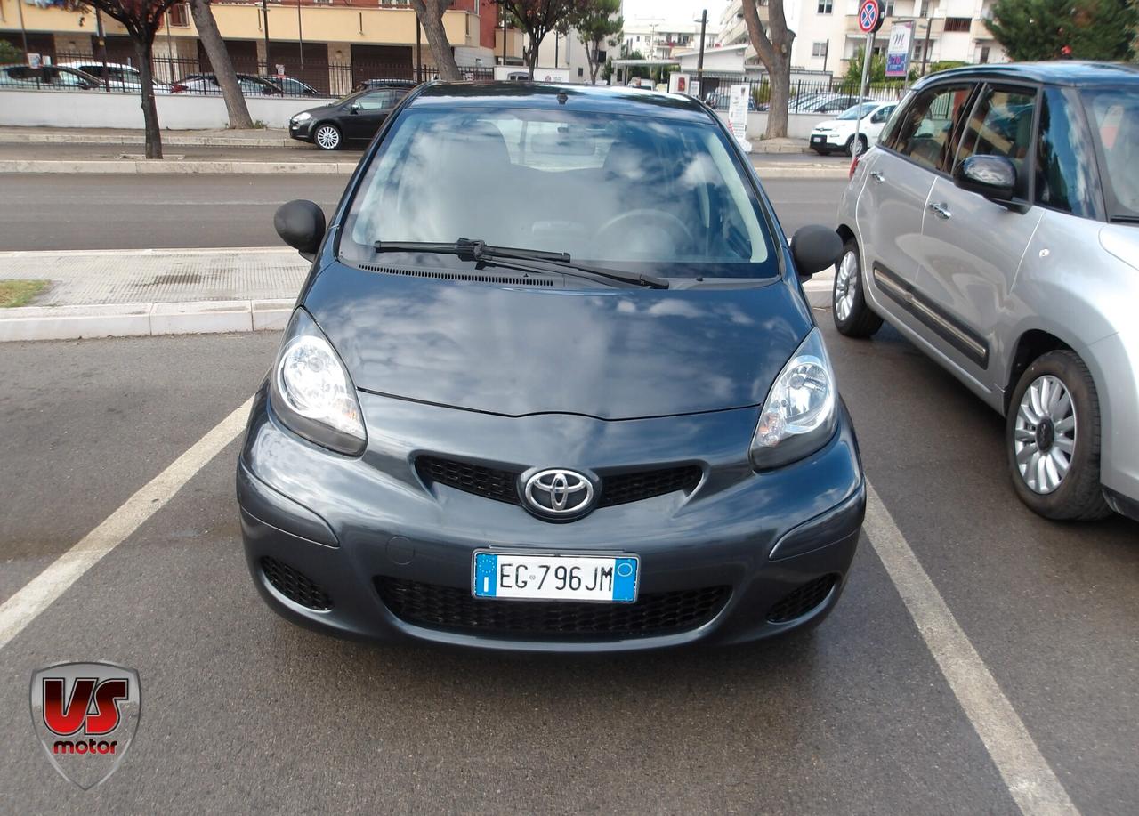 TOYOTA AYGO 1.0 BENZ-2011