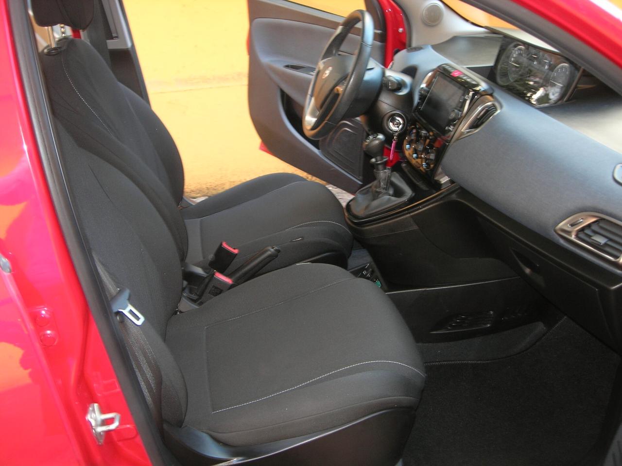 Lancia Ypsilon 1.0 FireFly 5 porte S&S Hybrid Ecochic Gold