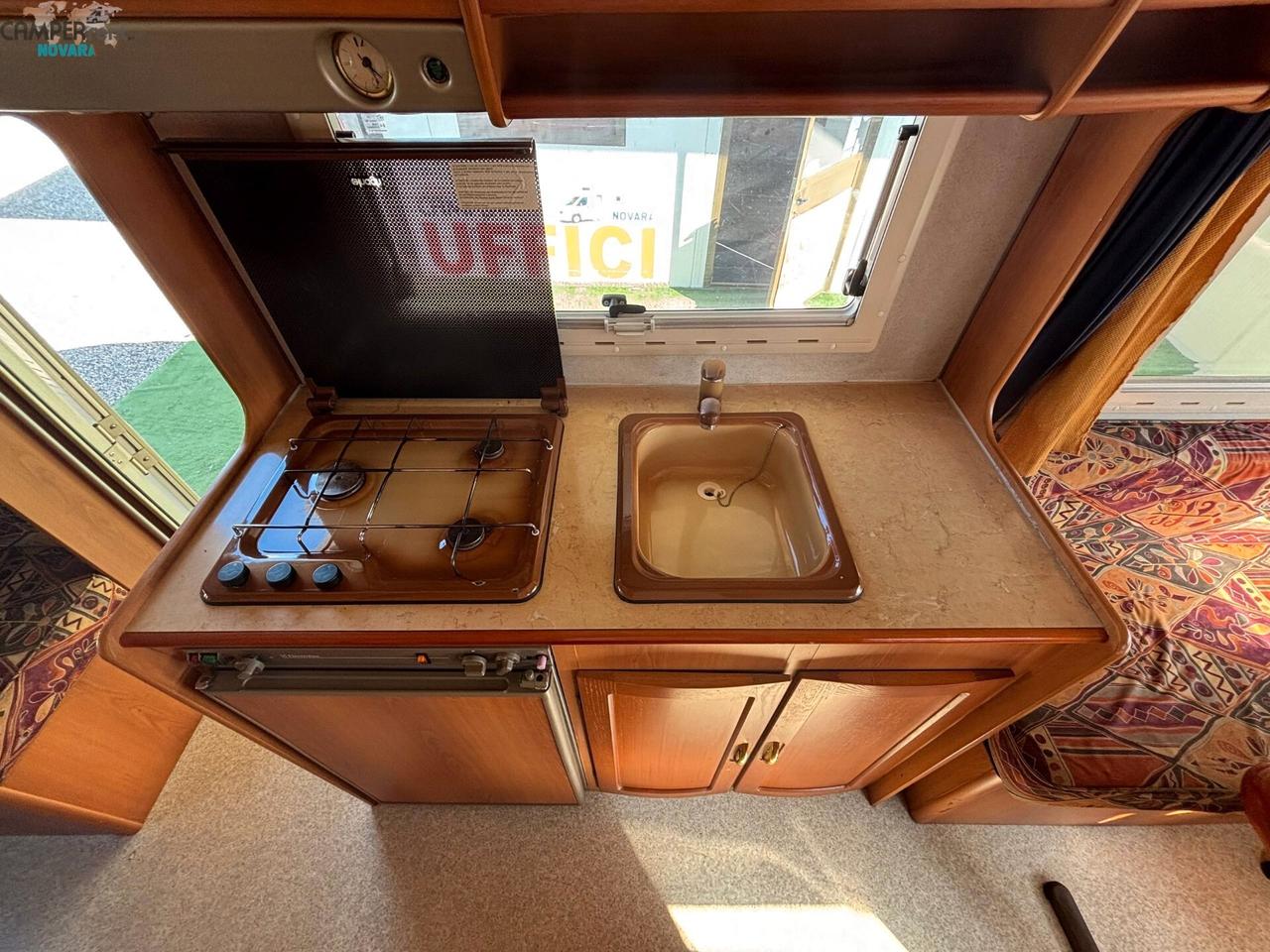 ELNAGH SLEEK 540 - Semintegrale con Dinette a ferro di cavallo in coda