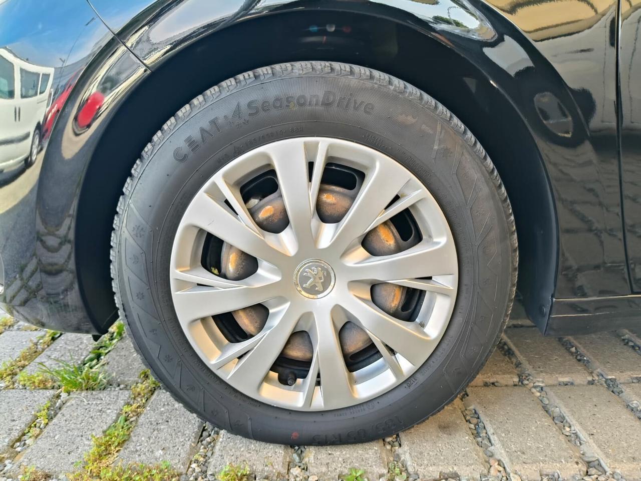 Peugeot 208 puretech 82 5p active