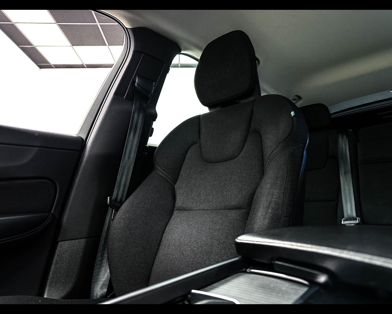 VOLVO XC60 B4 (d) AWD Geartronic Momentum Pro