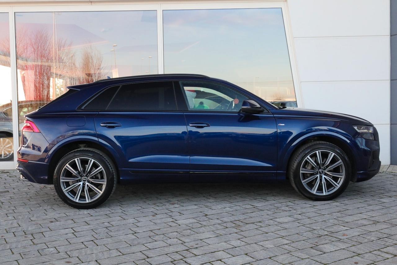 AUDI Q8 S LINE