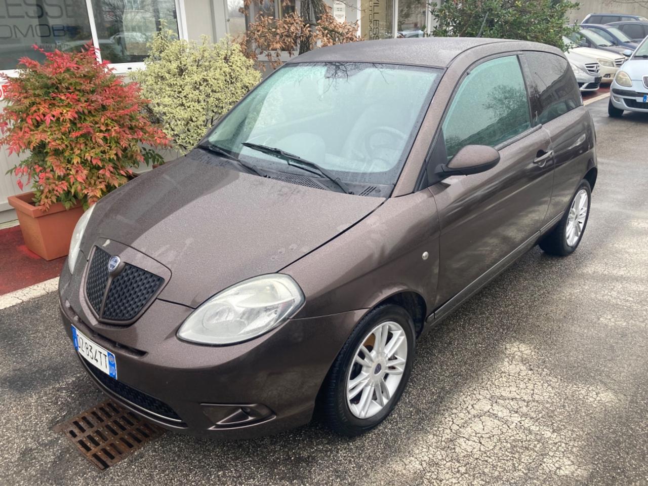 LANCIA YPSILON (EDIZIONE LIMITATA VERSUS)