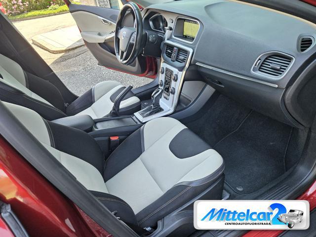 VOLVO V40 Cross Country D2 1.6 Powershift Momentum