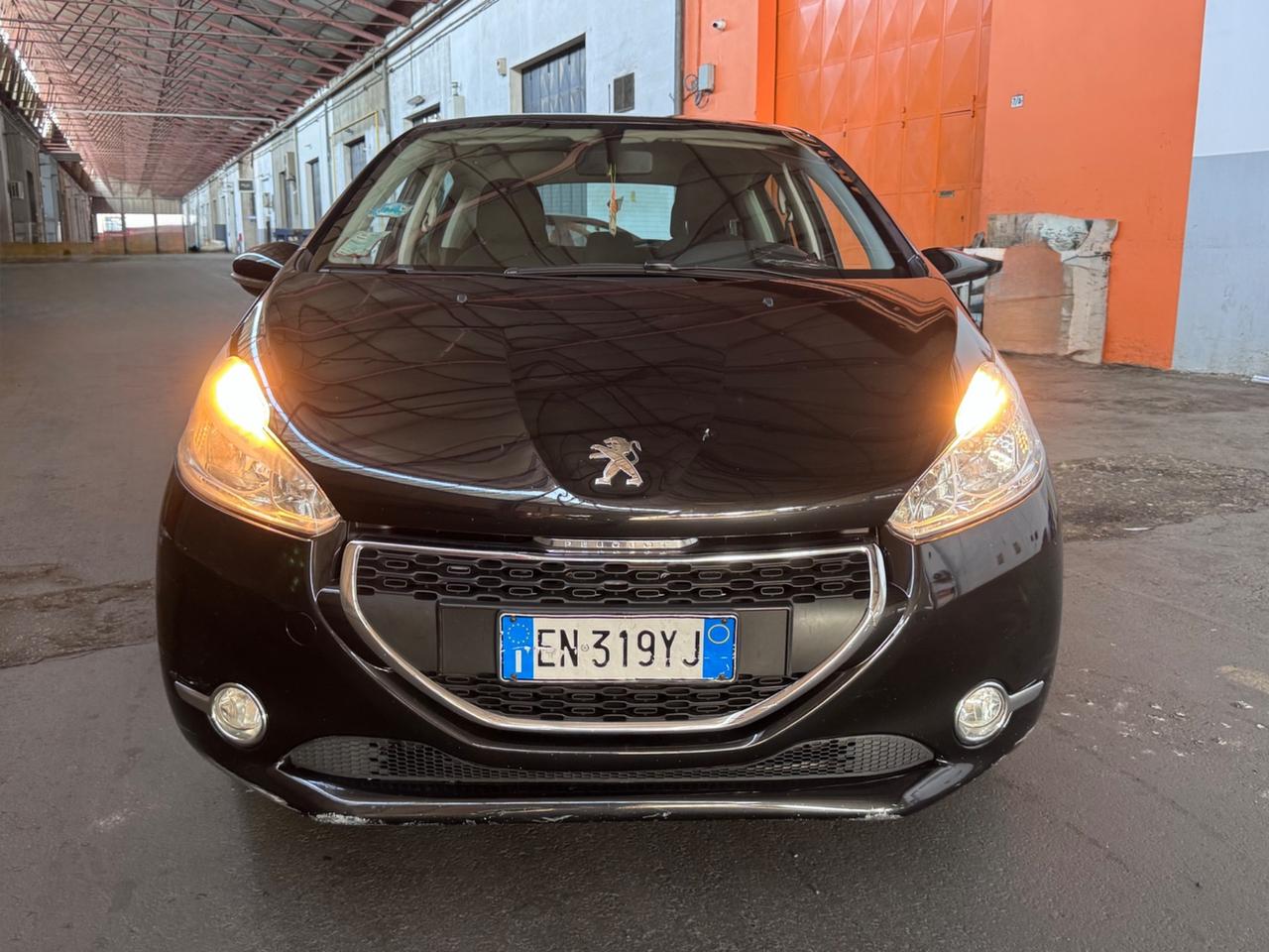 Peugeot 208 1.4 HDi 68 CV 5 porte Allure