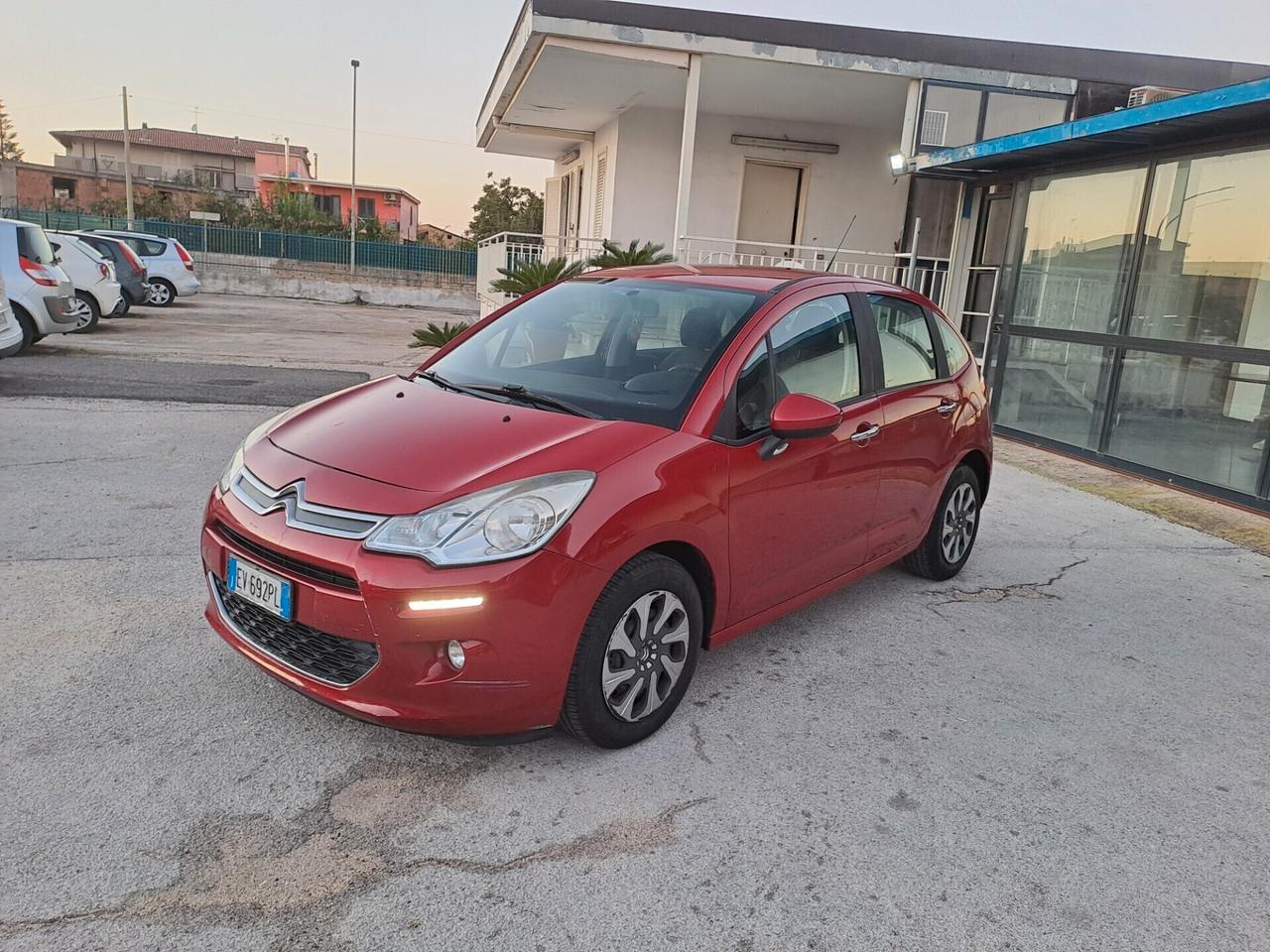 Citroen C3 1.2 benz Restayling km120.000