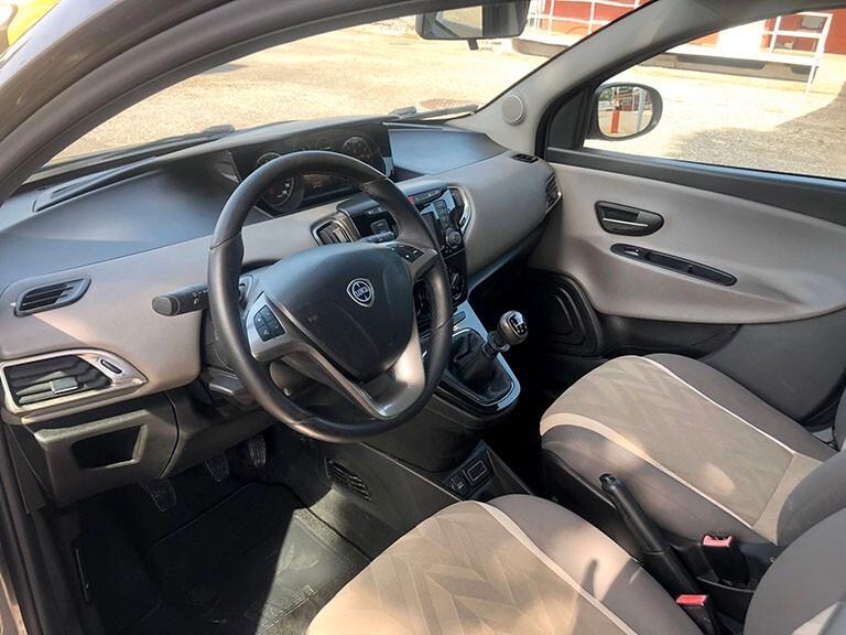 Lancia Ypsilon 1.2 69 CV 5 porte Silver