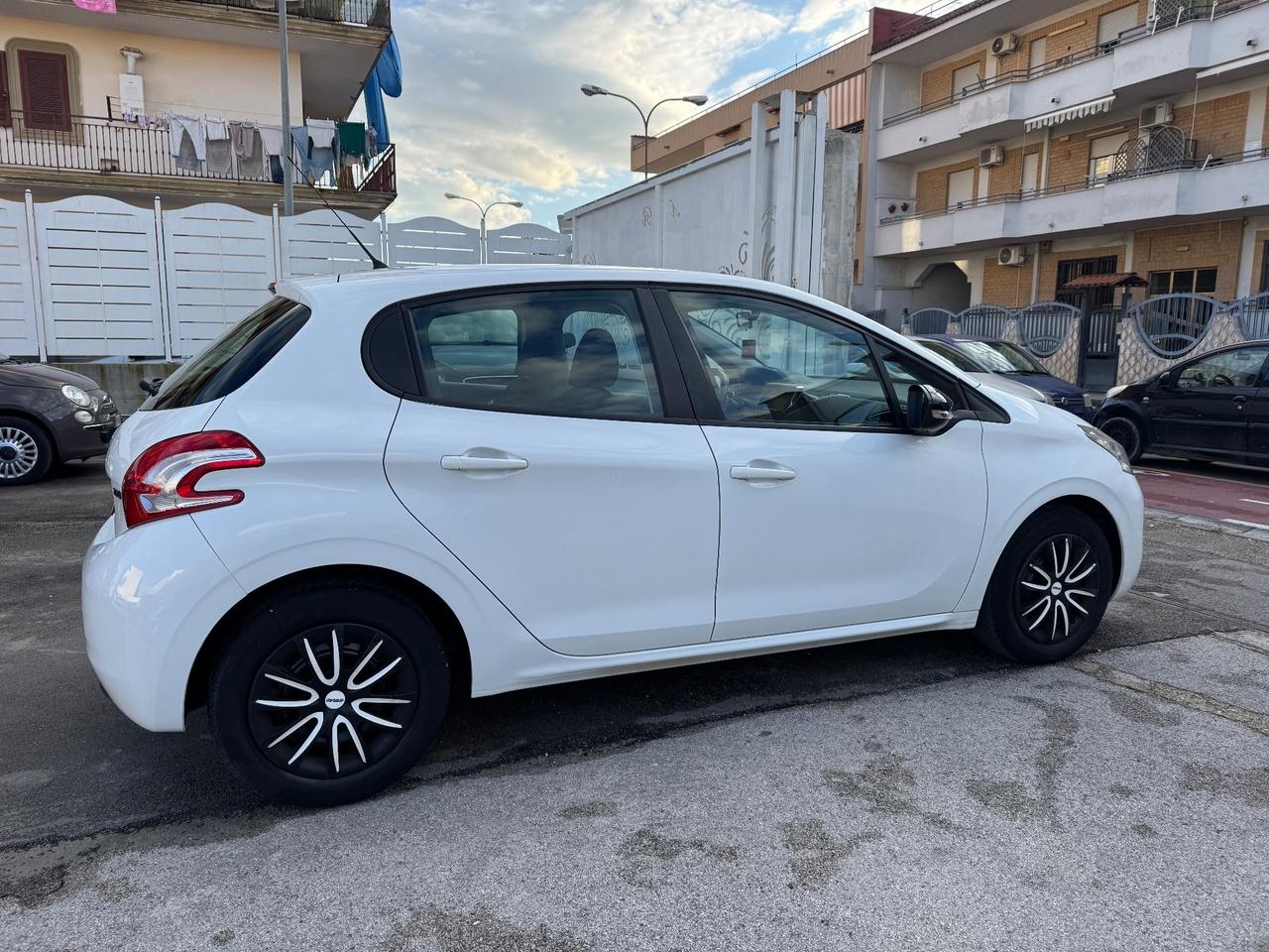 Peugeot 208 1.2 BENZINA 82CV Active 11/2013