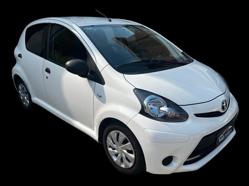 Toyota Aygo 1.0 VVT-i 69 CV 5 porte x-cool MMT Ok Neopatentati