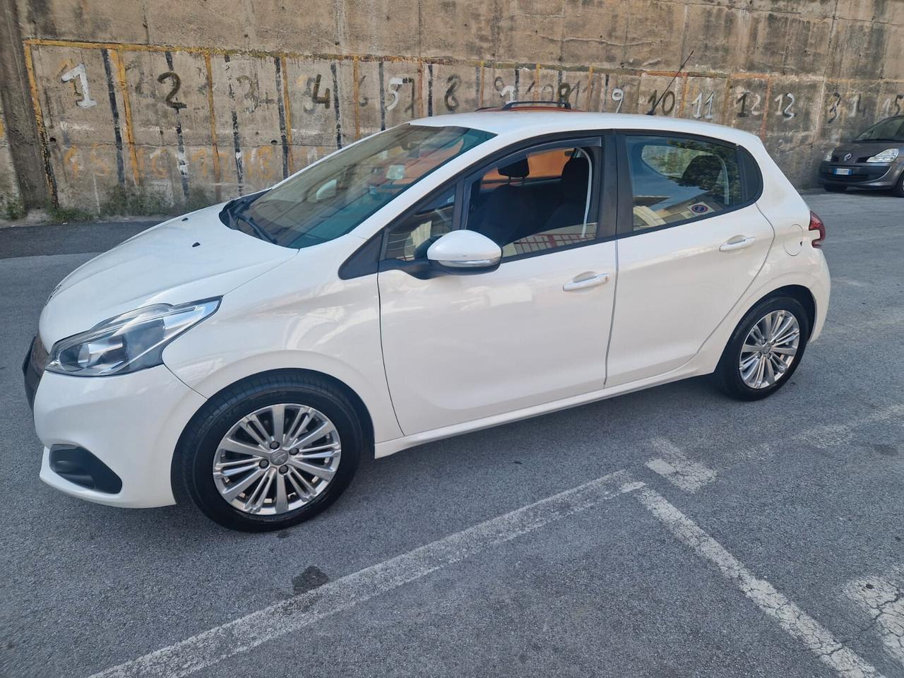 Peugeot 208 PureTech 82 5 porte Allure