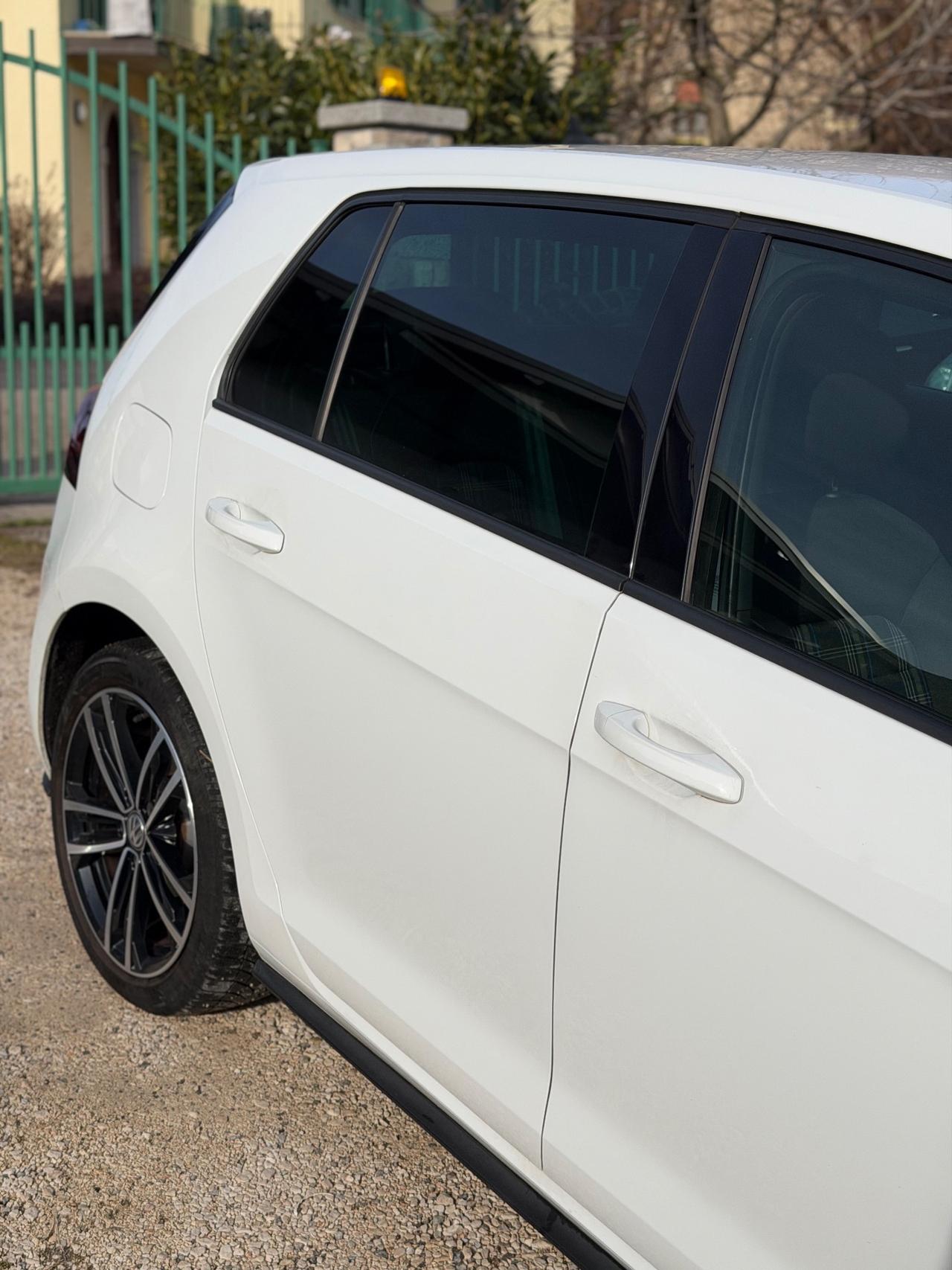 Volkswagen GOLF GTE PLUGIN HYBRID DSG 5P EU6B FULLOPT