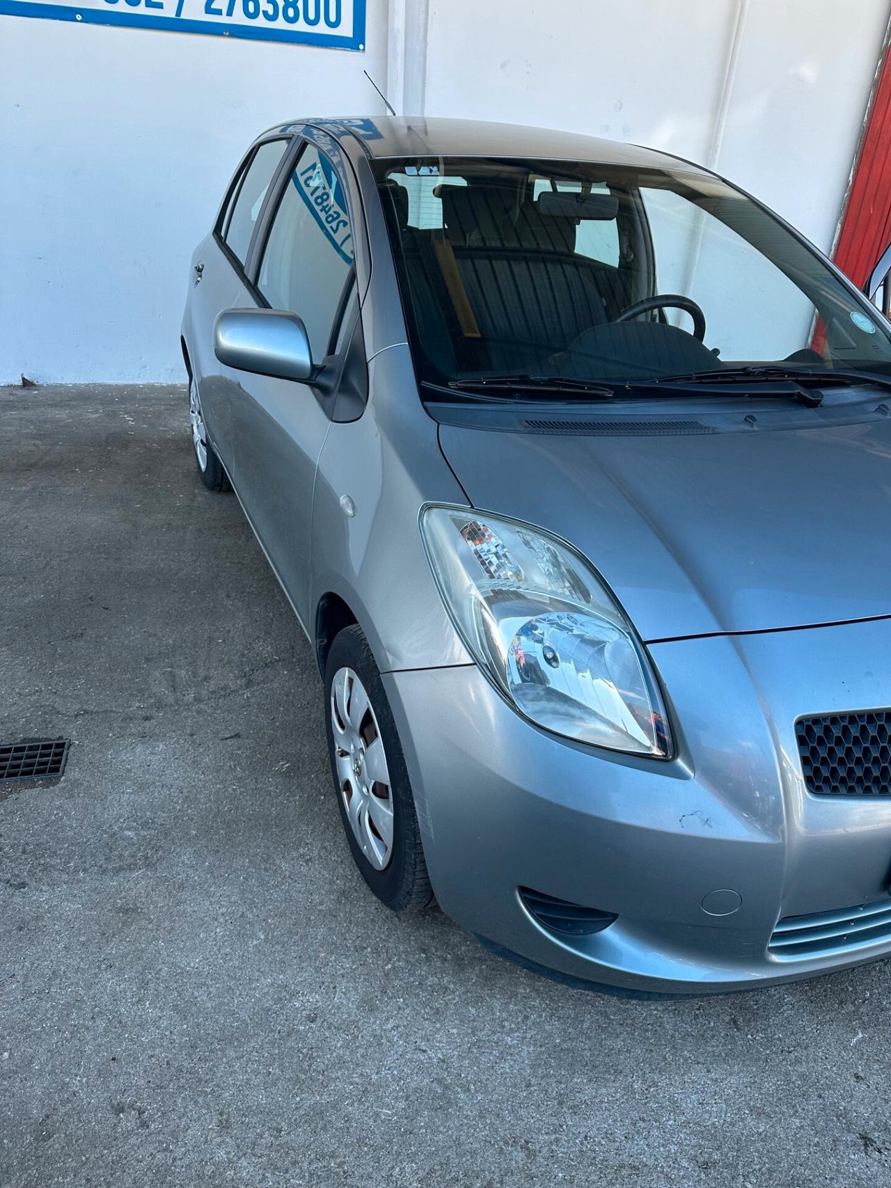 Toyota Yaris 1.0 5 porte