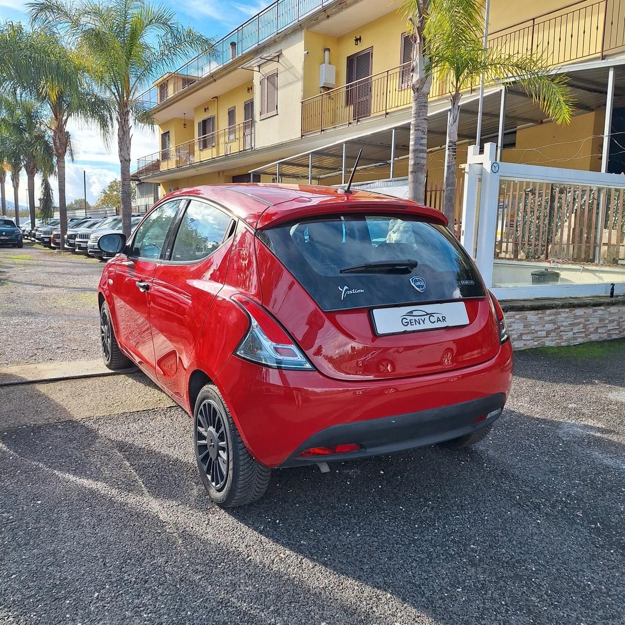 LANCIA YPSILON 1.0 FIREFLY S&S HYBRID ECOCHIC GOLD