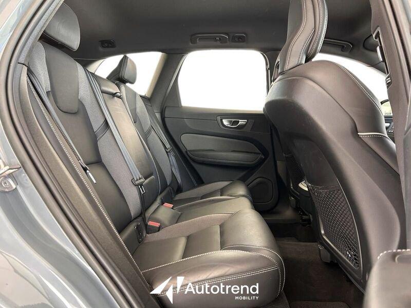 Volvo XC60 B4 197+14 CV AWD Mild Hybrid Automatico Plus Dark N1 Autocarro