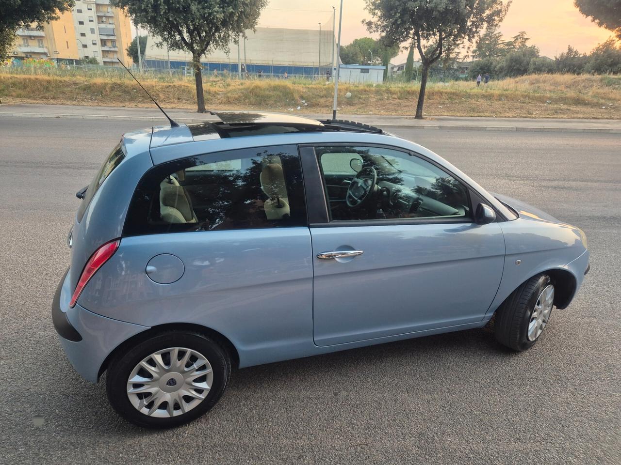 Lancia Ypsilon 1.3 MJT 69 CV Platino tetto apribileeeee