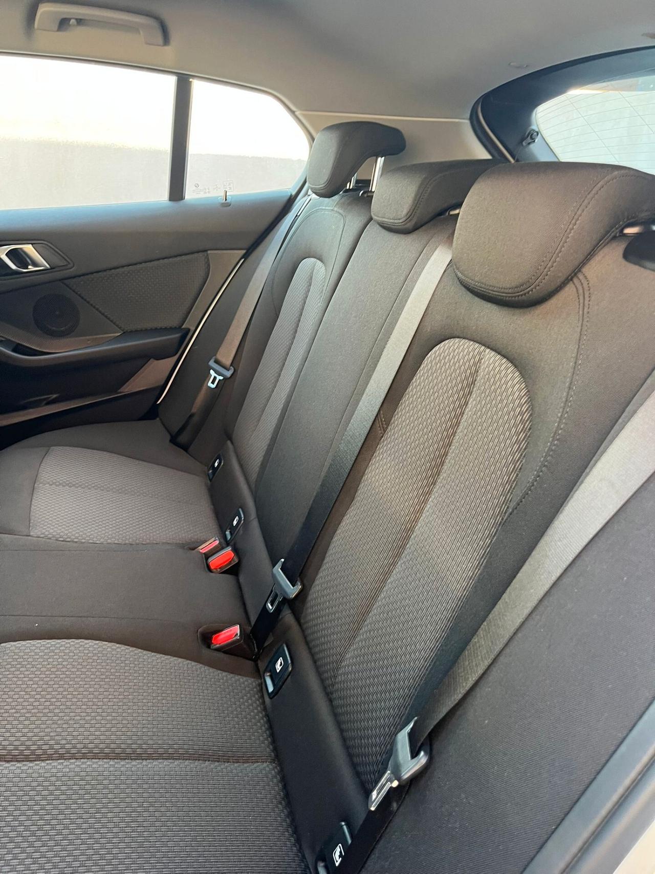 Bmw 116 116d 5p. Business Advantage