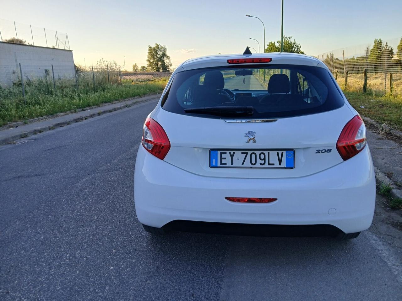 Peugeot 208 anno 2015 X Neopatentati KM CERTIFICAT