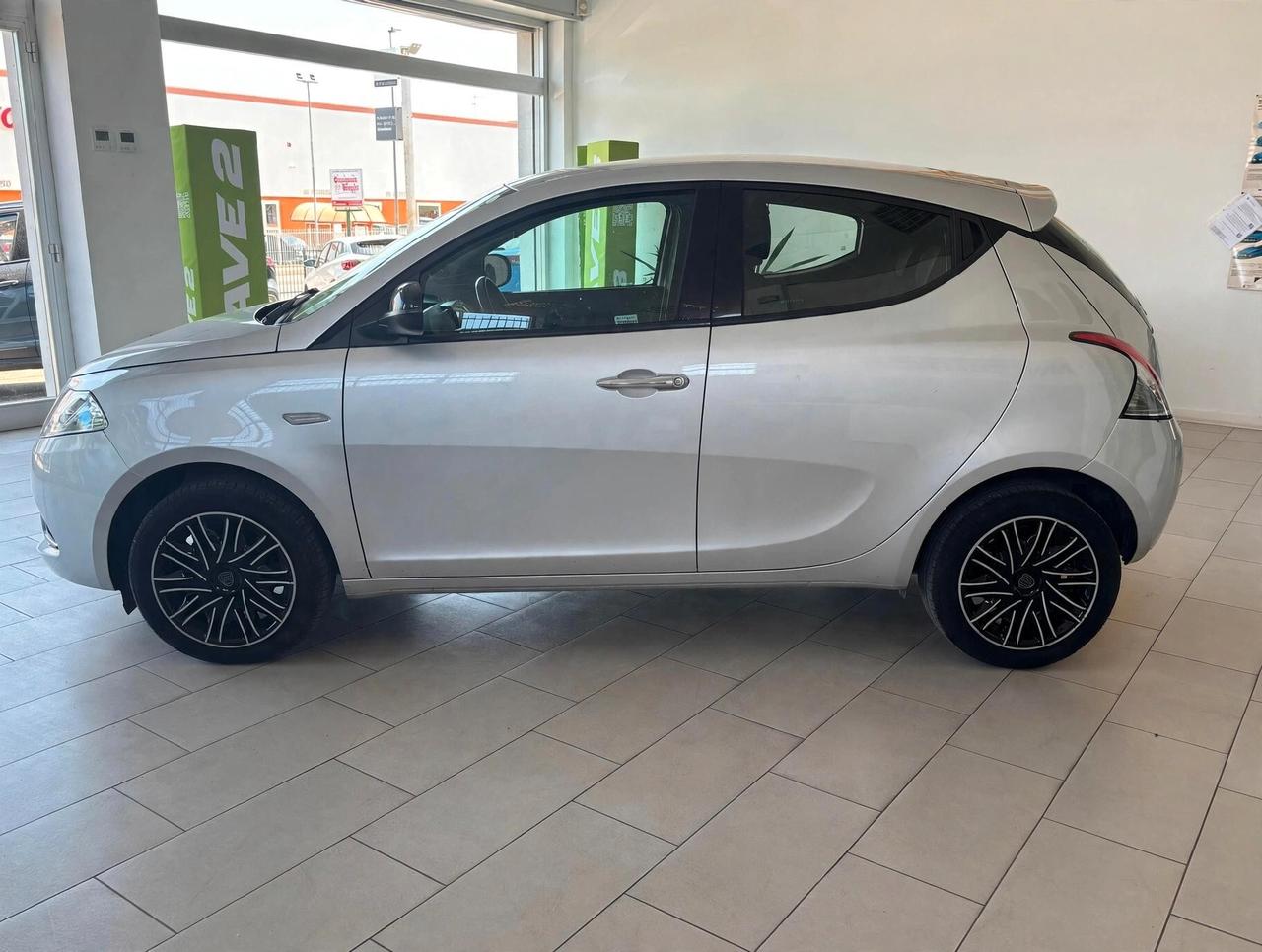 Lancia Ypsilon 1.2 69 CV 5 porte S&S Gold