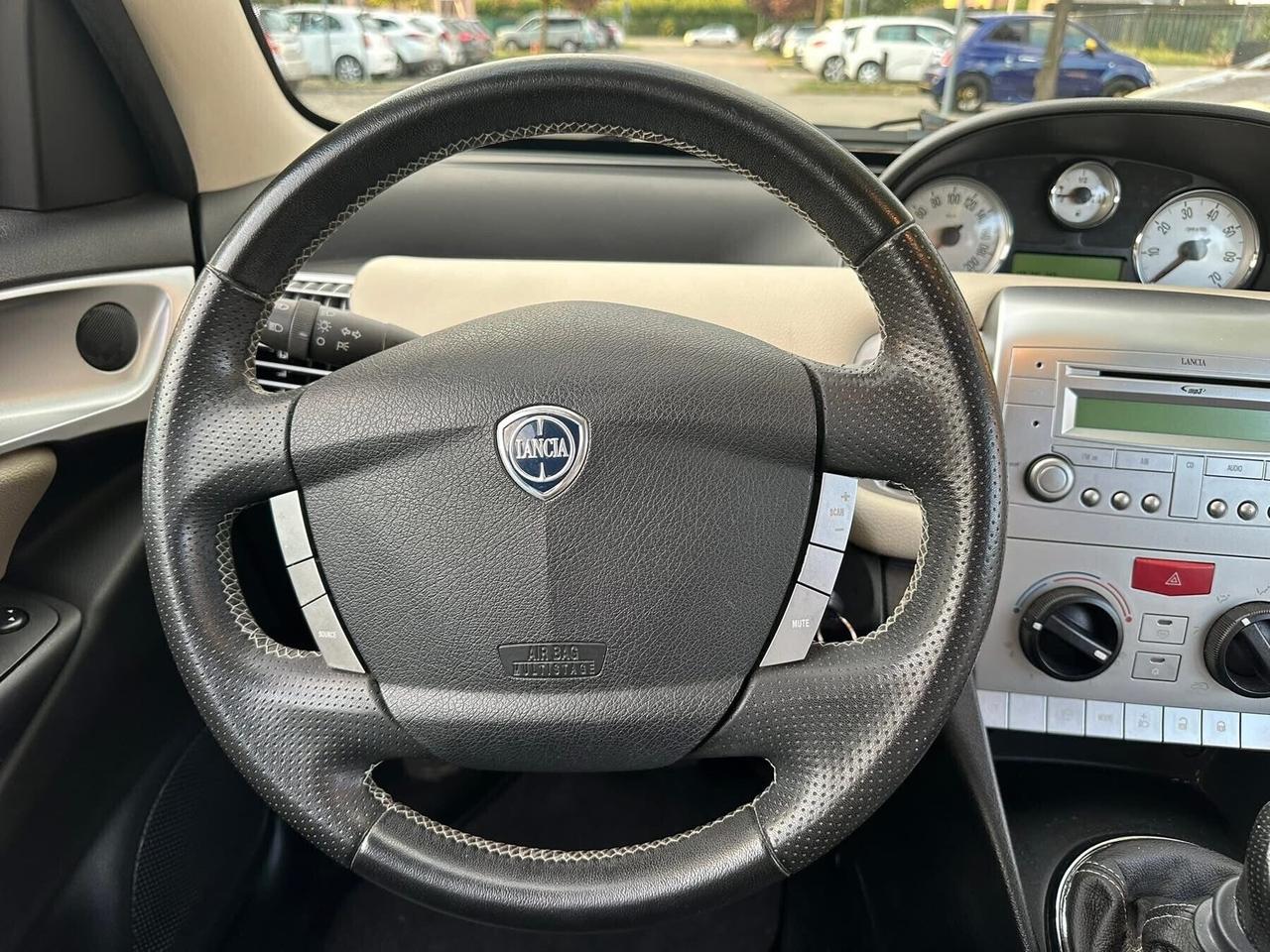 Lancia Ypsilon 1.4 New Oro Ecochic GPL