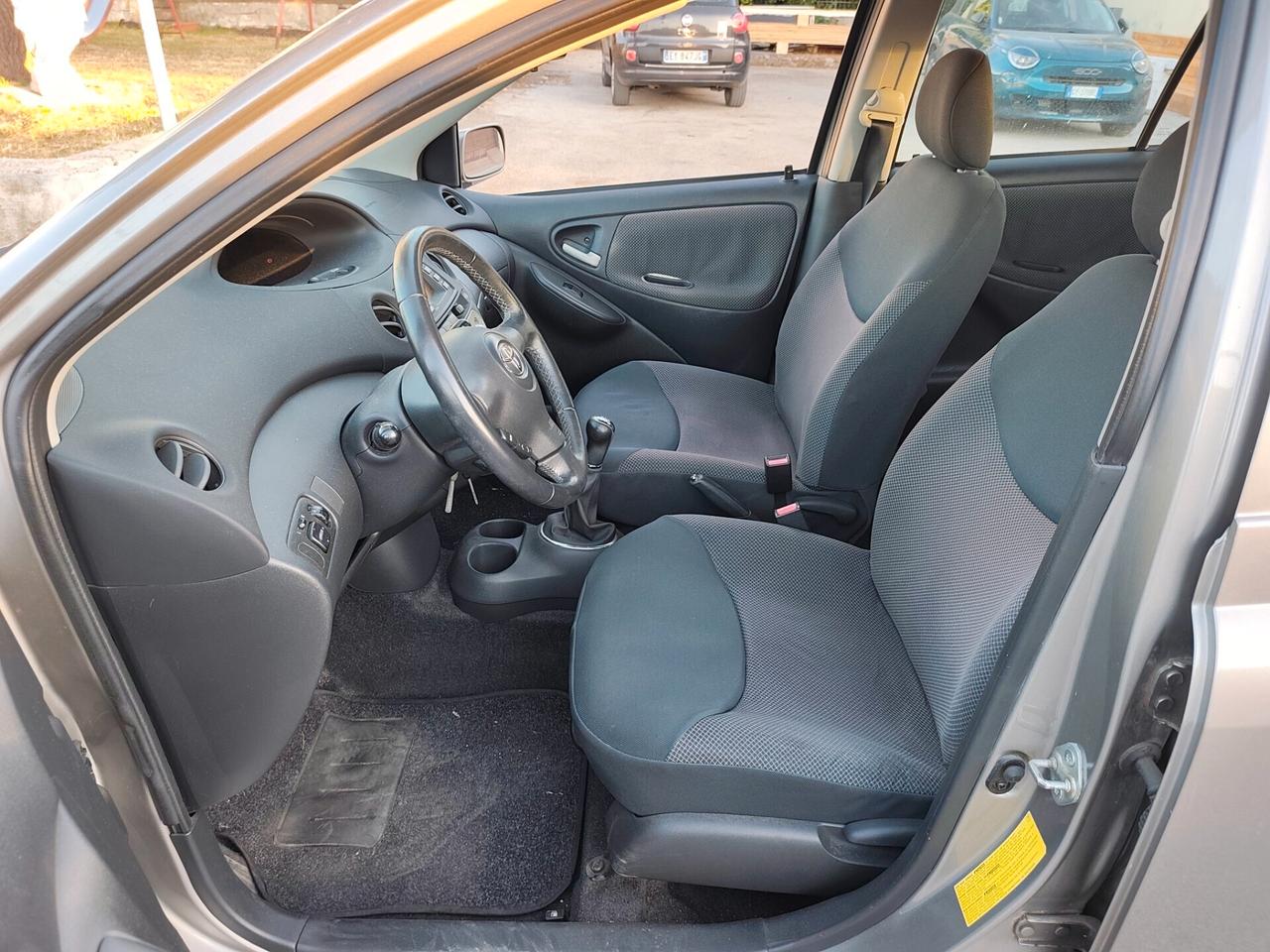 Toyota Yaris 83000KM Sol BENZINA