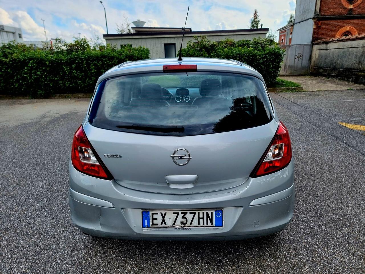 Opel Corsa 1.2 benzina/gpl ADATTA A NEOPATENTATI