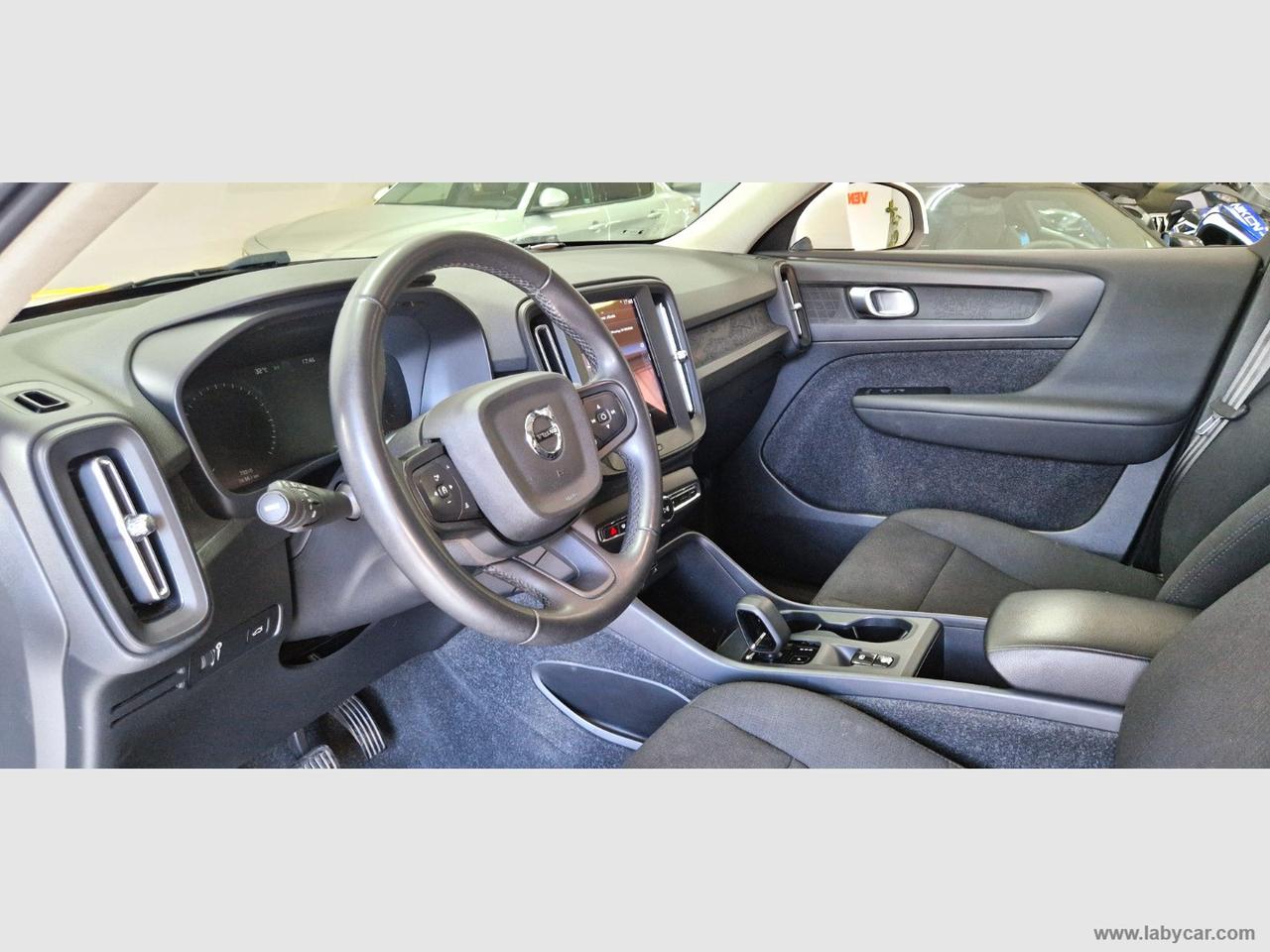 VOLVO XC40 T2 Geartronic Momentum Core CERT*UNIPRO